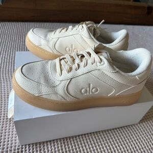 Alo Yoga Recovery Sneakers